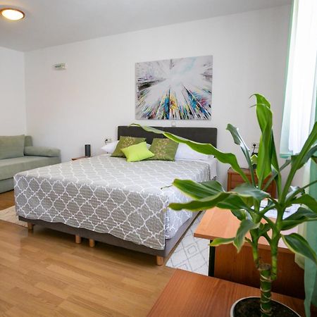 Villa Confort Exclusive Ровин Екстериор снимка